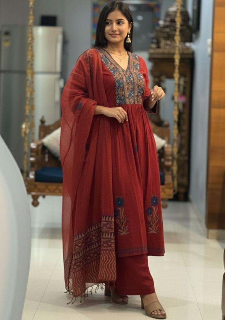 Red Embroidered Viscose Kurta Set - Indya