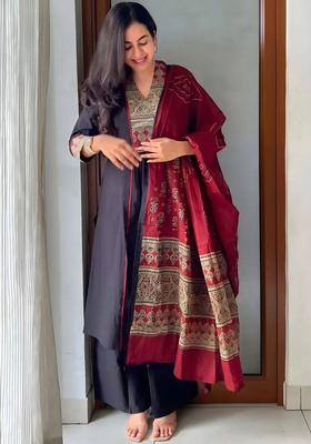 Black Yoke Design Viscose Kurta Set