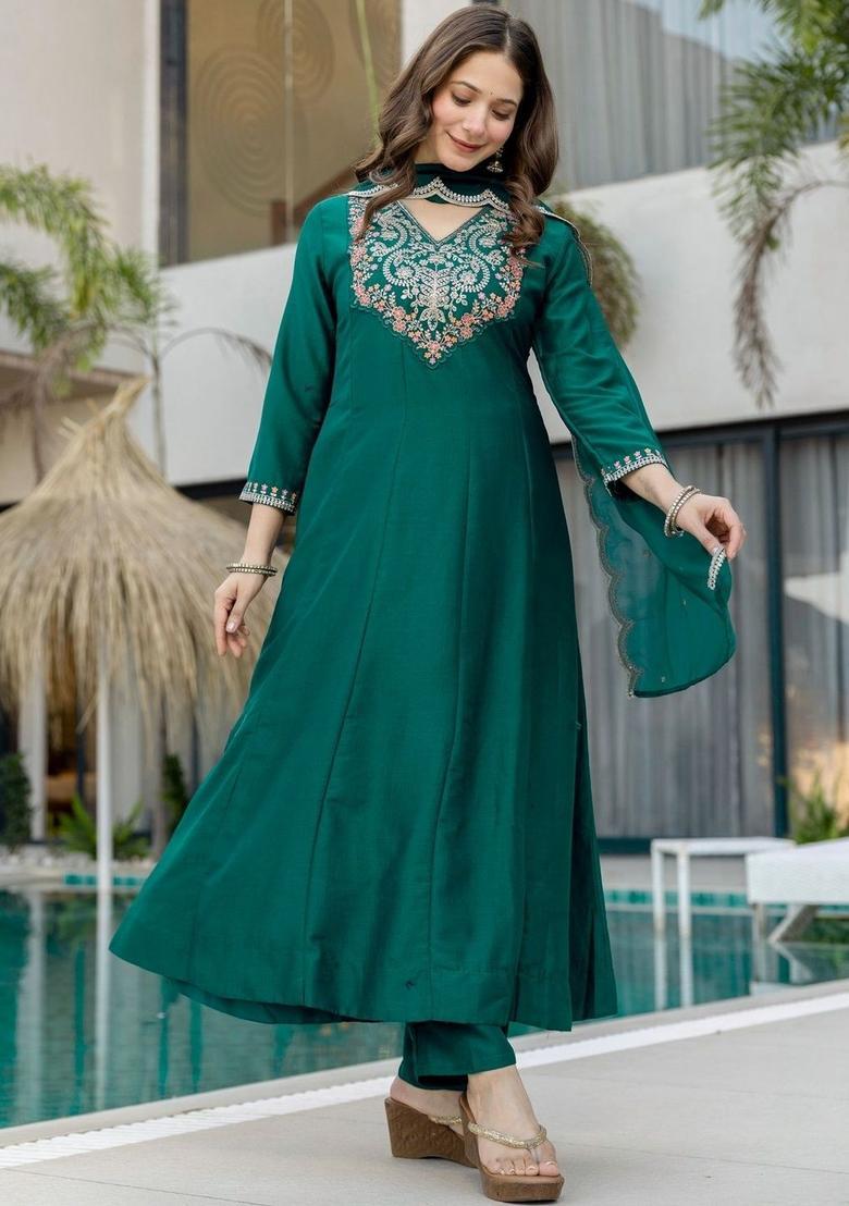 Green Embroidered Chinon Kurta Set - Indya
