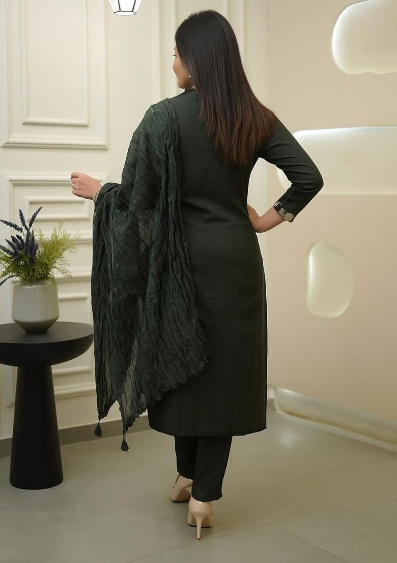 Green Embroidered Viscose Kurta Set - Indya