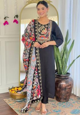 Black Yoke Design Viscose Kurta Set