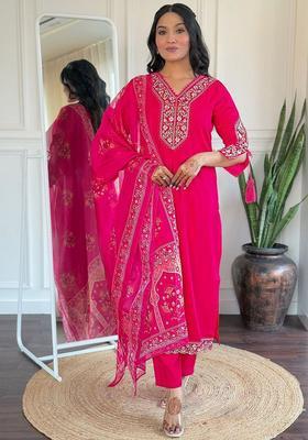 Fuchsia Embroidered Viscose Kurta Set