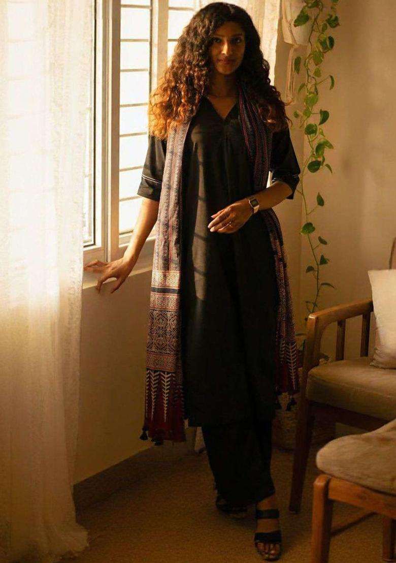 Black Solid Viscose Kurta Set - Indya