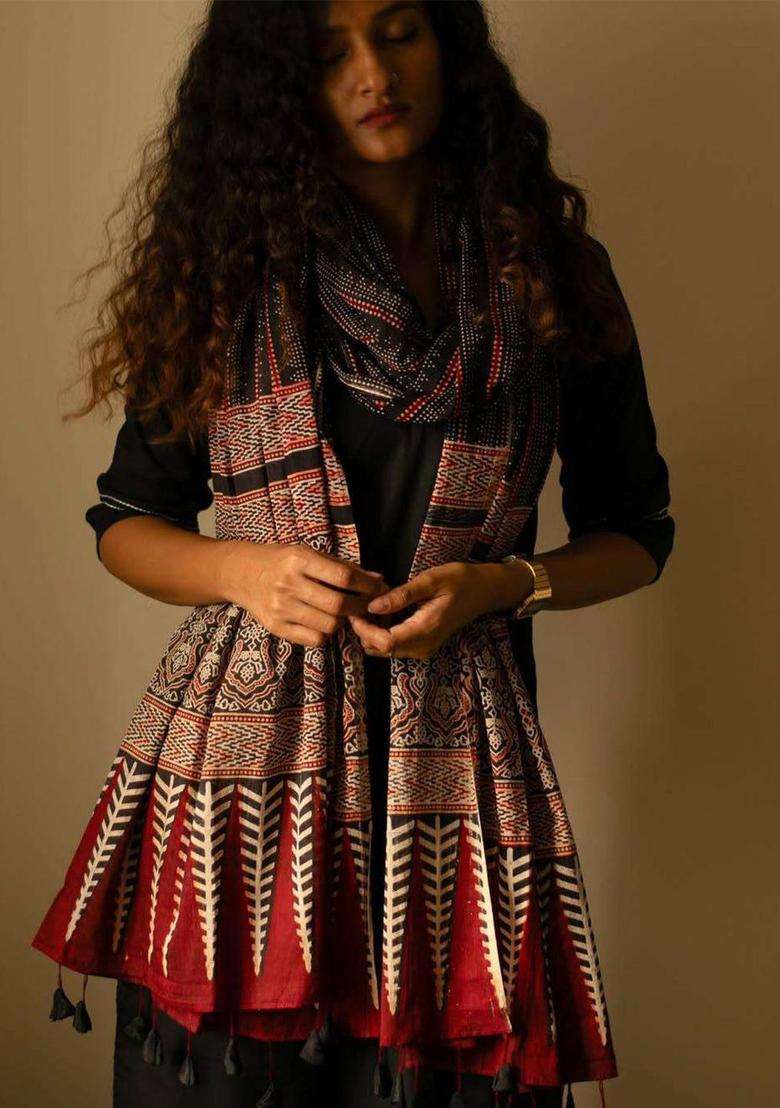 Black Solid Viscose Kurta Set - Indya