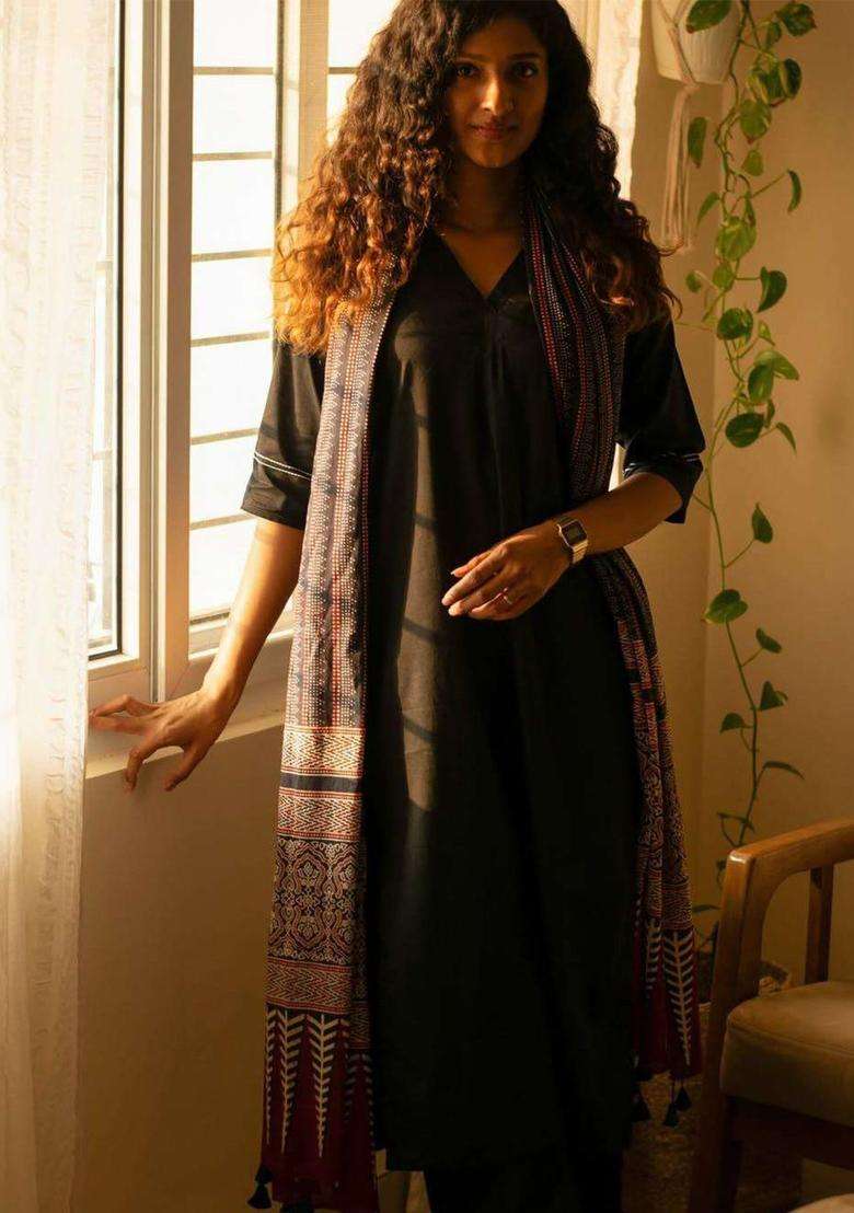 Black Solid Viscose Kurta Set - Indya