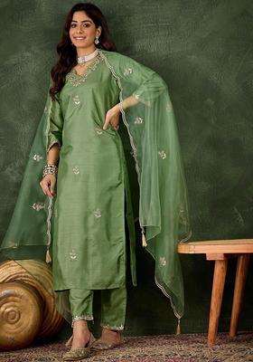 Green Yoke Design Silk Blend Kurta Set