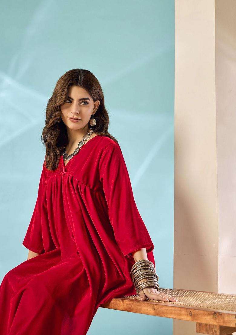 Red Solid Velvet Kurta Set - Indya