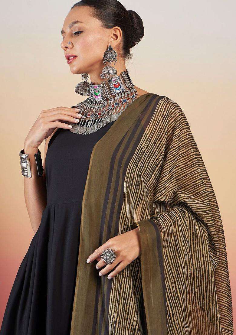 Black Solid Viscose Kurta Set - Indya