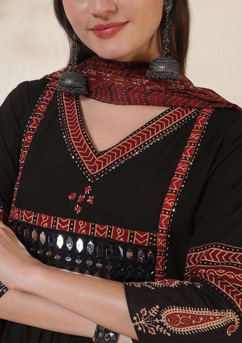 Black Solid Viscose Kurta Set - Indya