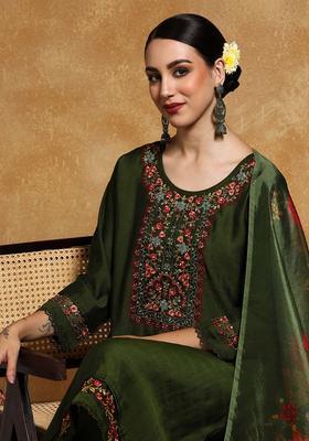 Green Yoke Design Silk Blend Kurta Set