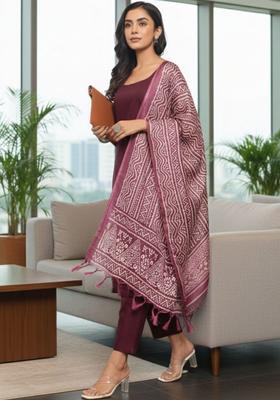 Maroon Solid Cotton Straight Kurta Sets