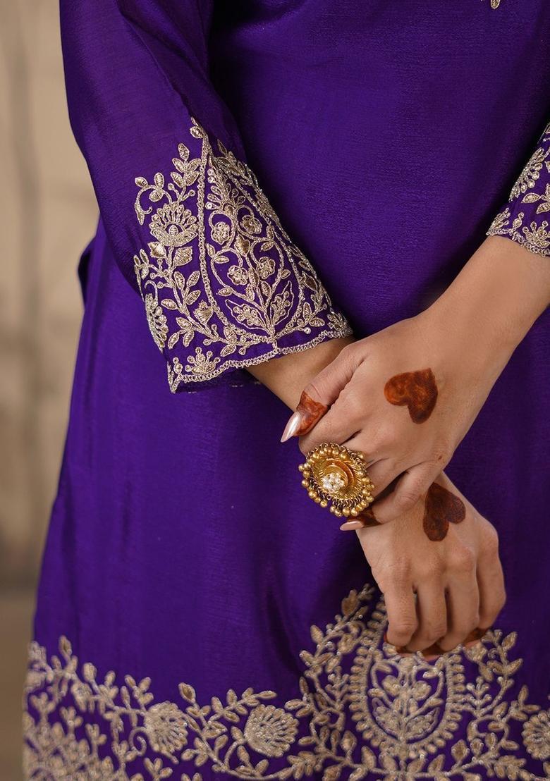 Green Embroidered Chinon Kurta Sets - Indya