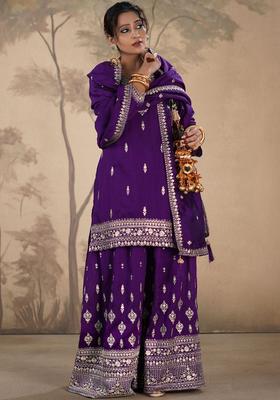 Green Embroidered Silk Blend Kurta Sets
