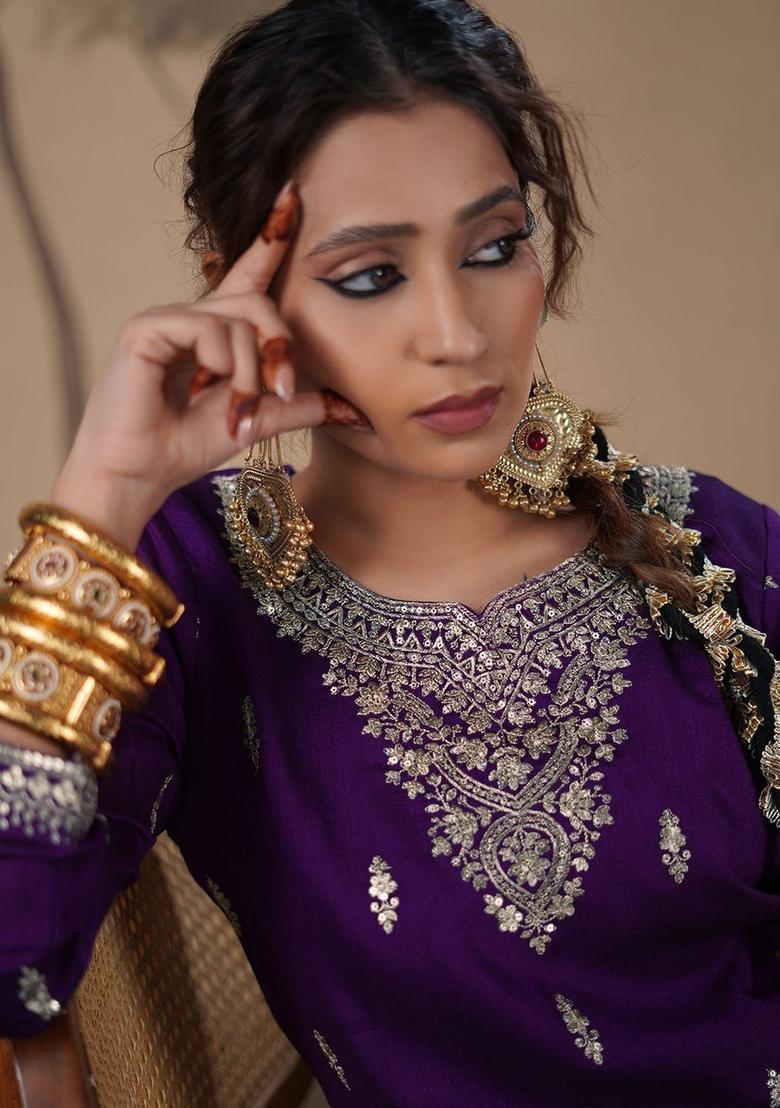 Green Embroidered Silk Blend Kurta Sets - Indya