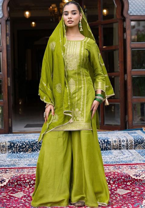 Green Embroidered Silk Blend Kurta Sets