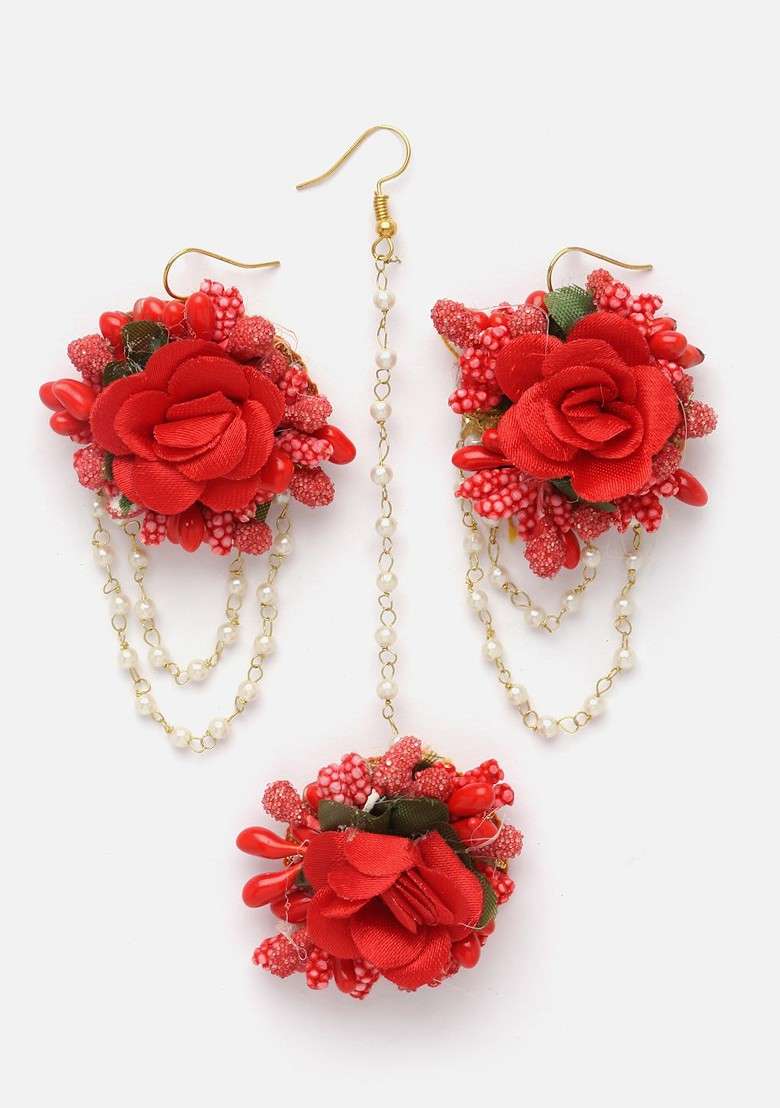 Gold Plated Floral Pearl Beaded Haldi And Mehendi Maang Tika With Earrings - Indya