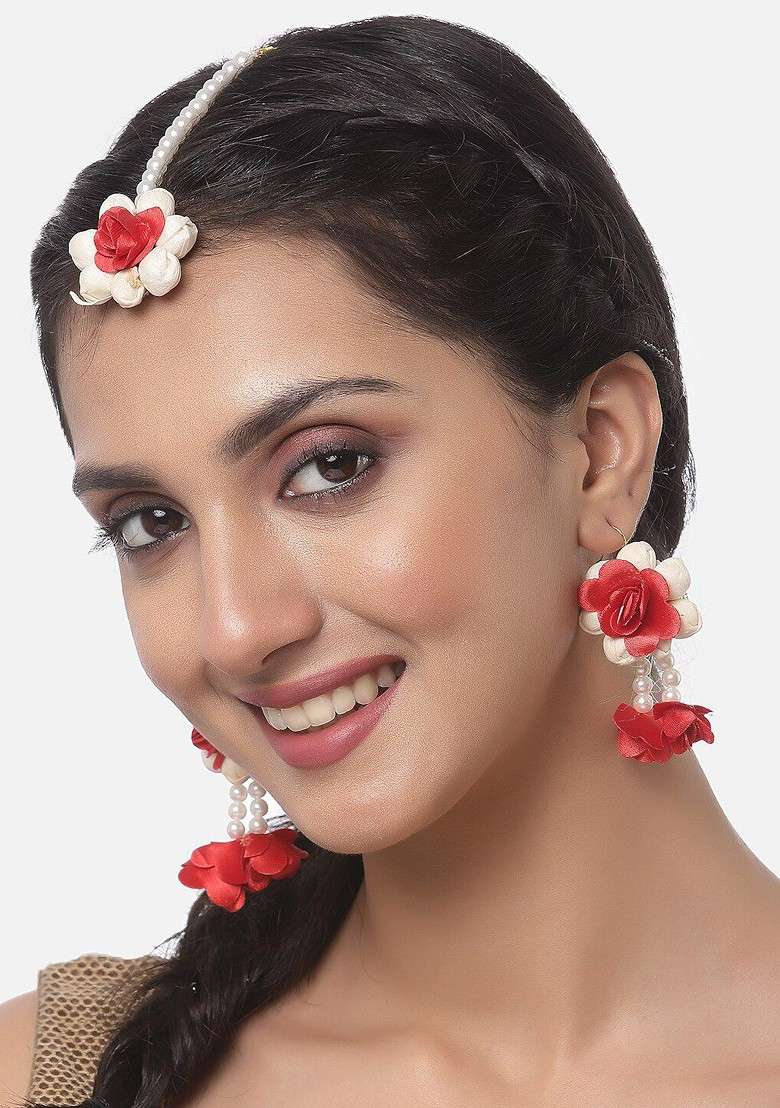 Gold Plated Gota Patti Flower Haldi Mehandi Maang Tikka With Earrings - Indya