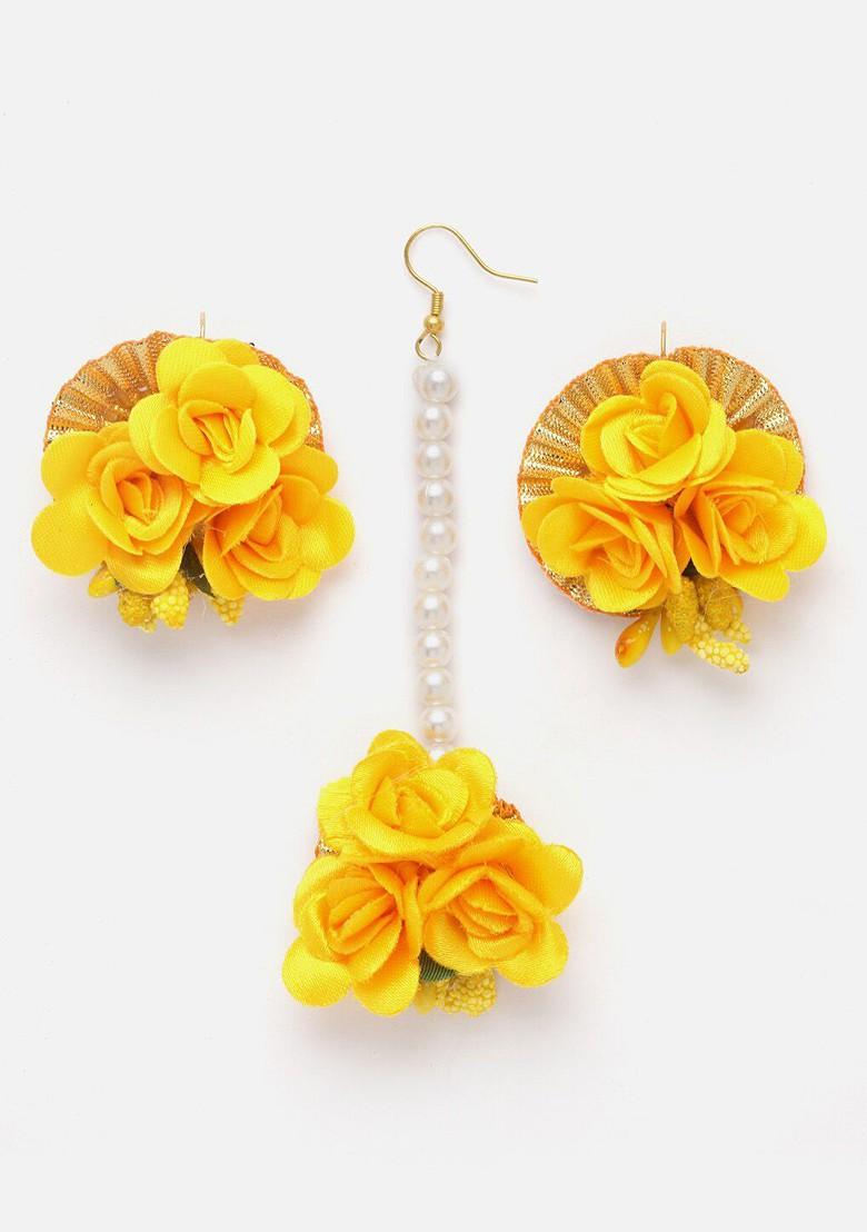 Gold Plated Gota Patti Flower Haldi Mehandi Maang Tikka With Earrings