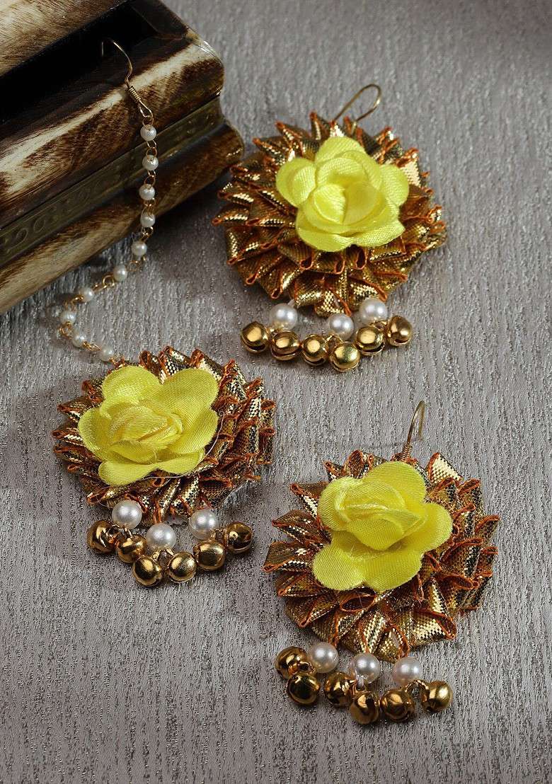 Gold Plated Gota Patti Flower Haldi Mehandi Maang Tikka With Earrings - Indya