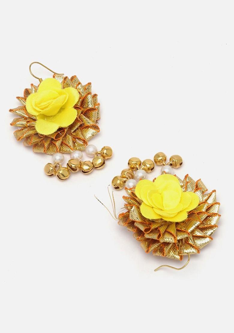 Gold Plated Gota Patti Flower Haldi Mehandi Maang Tikka With Earrings