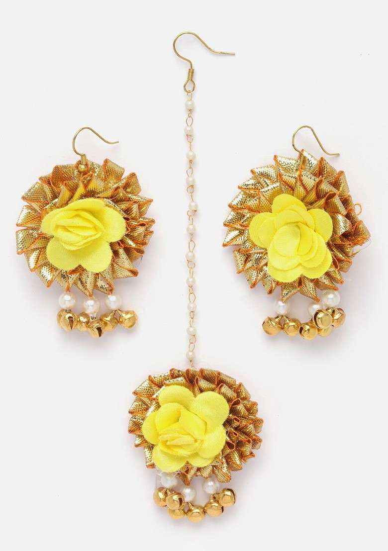 Gold Plated Gota Patti Flower Haldi Mehandi Maang Tikka With Earrings - Indya