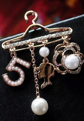 Women Rose Gold Plated 5 Element Cloth Hanger Shaped Brooch