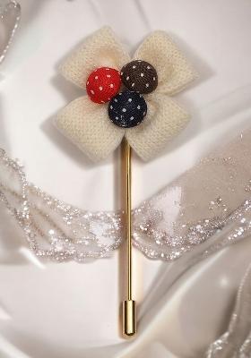 Unisex Off White Red Floral Shaped Lapel Pin