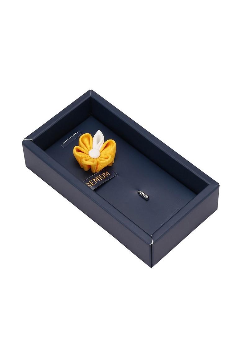 Unisex Yellow White Dual Shaded Beauty Lapel Pin