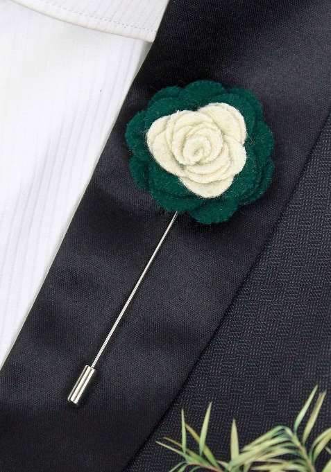 Unisex Cream Coloured Green Graceful Bloom Lapel Pin