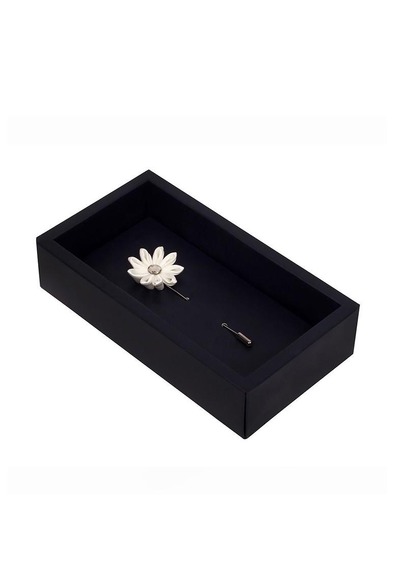 Unisex Off White Gold Toned Glowing Petals Lapel Pin
