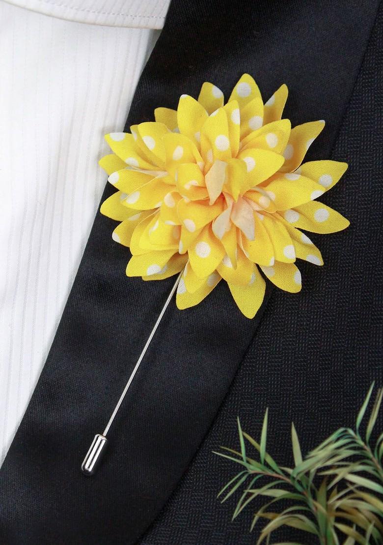 Men Yellow White Floral Adorned With Spots Brooch Lapel Pin