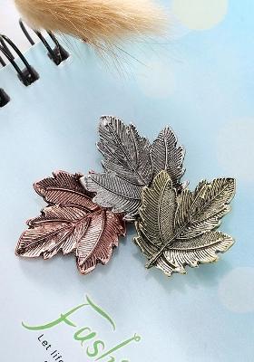 Women Silver Toned Rose Gold Toned Leaf Shaped Brooch