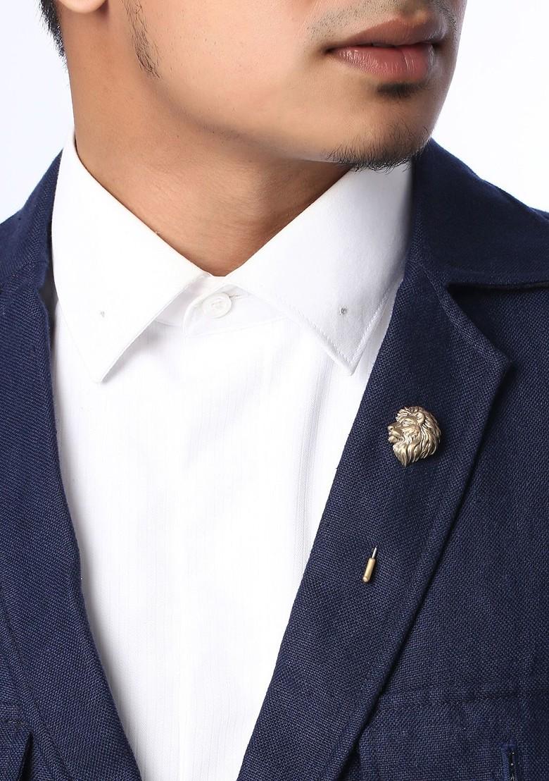 Men Gold Toned Side Lion Shaped Lapel Pin