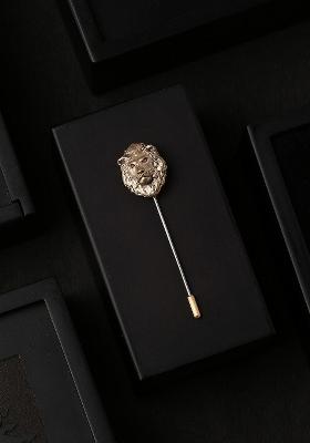 Men Antique Gold Toned Stone Studded The Lion King Lapel Pin