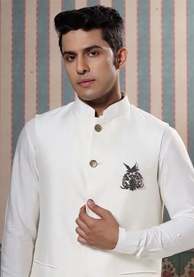 Men Statement Artificial Stones And Beads Studded Flora Flight Brooch