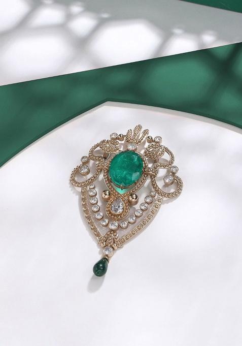 Men Statement Artificial Stones And Beads Studded Emerald Love Brooch