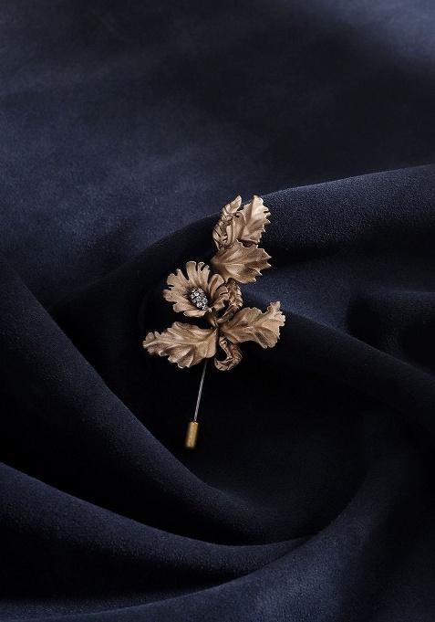 Men Brass Golden Flower Charm Lapel Pin