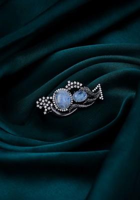 Men Studded Shine Brooch