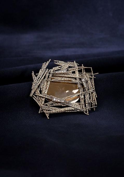 Men Shiny Shimmer Brooch