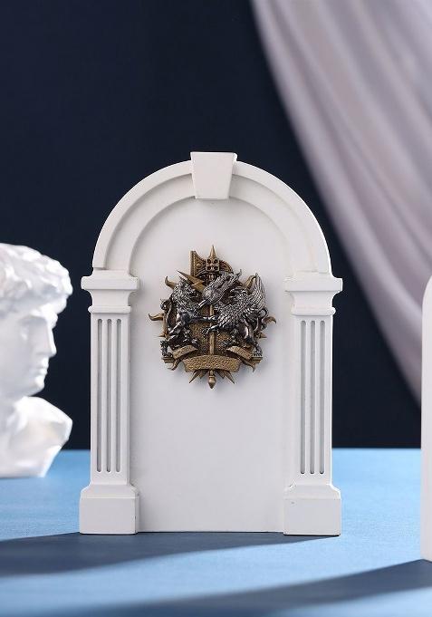 Men Metallic Toned Victory Brooch