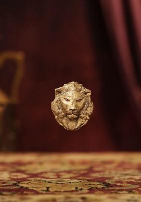Men Gold Toned Lion King Brooch