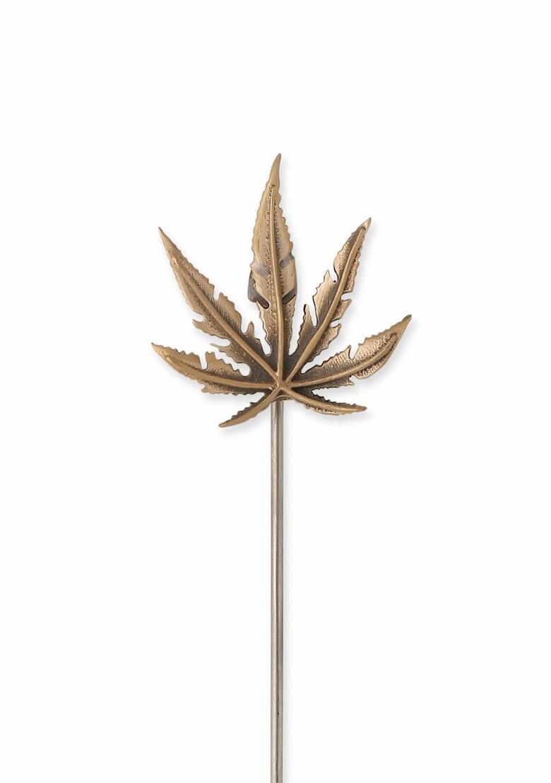 Men Metallic Toned Maple Lapel Pin