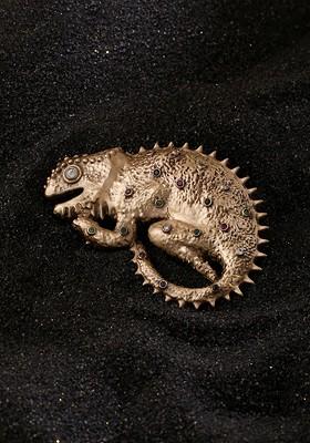 Men Gold Toned Chameoleone Brooch Pin