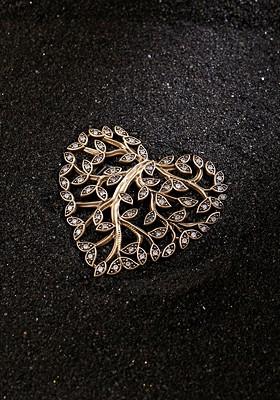 Men Antique Gold Heart Of Ivy Metallic Brooch