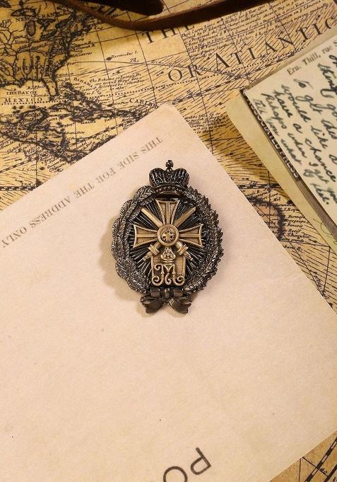 Men Metallic Heritage Brooch