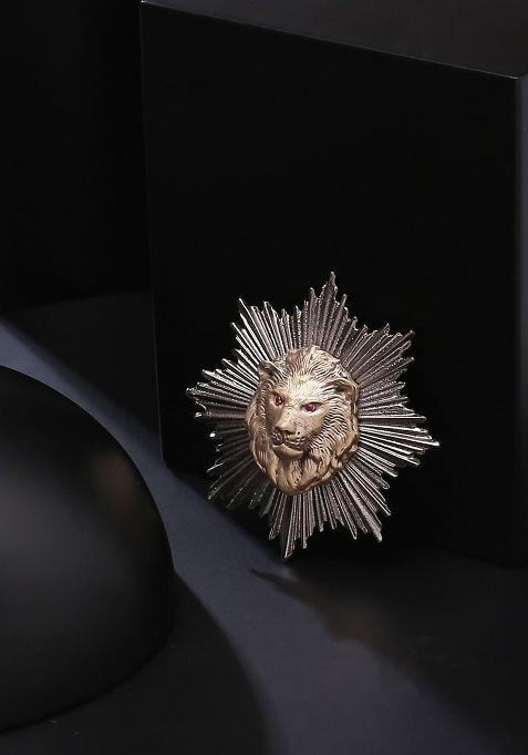 Men Metallic Toned Royal Leader Brooch