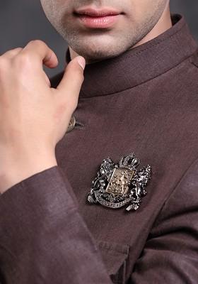 Men Metallic Toned Gold Toned Georgia Brooch