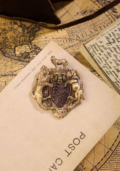 Men Gold Toned British Badge Brooch