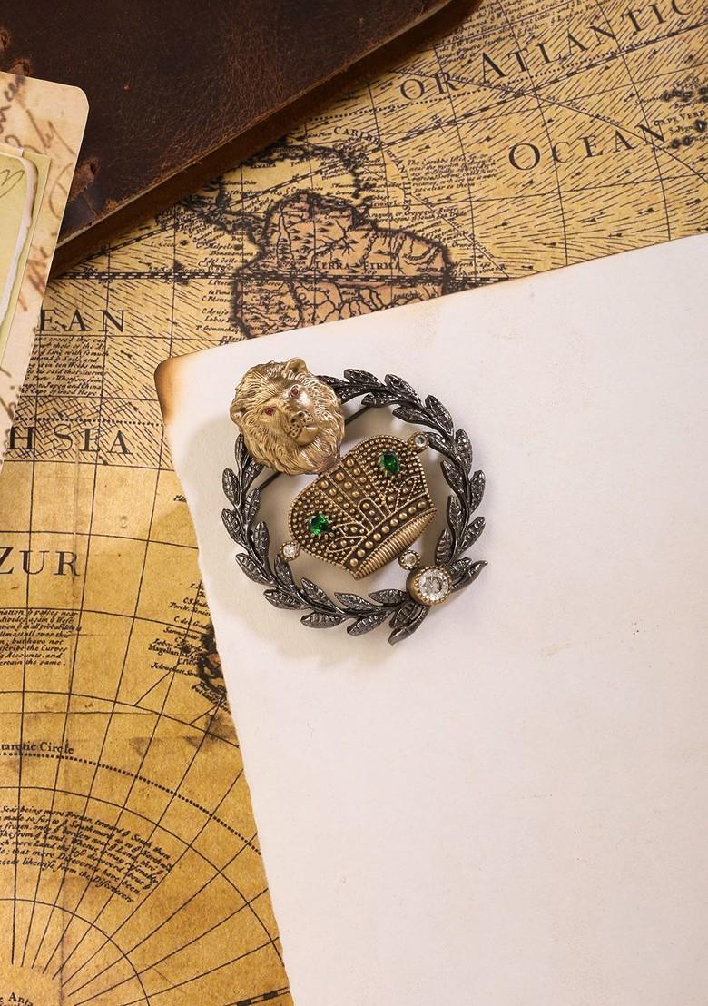 Men Gold Toned Royal Jewel Brooch