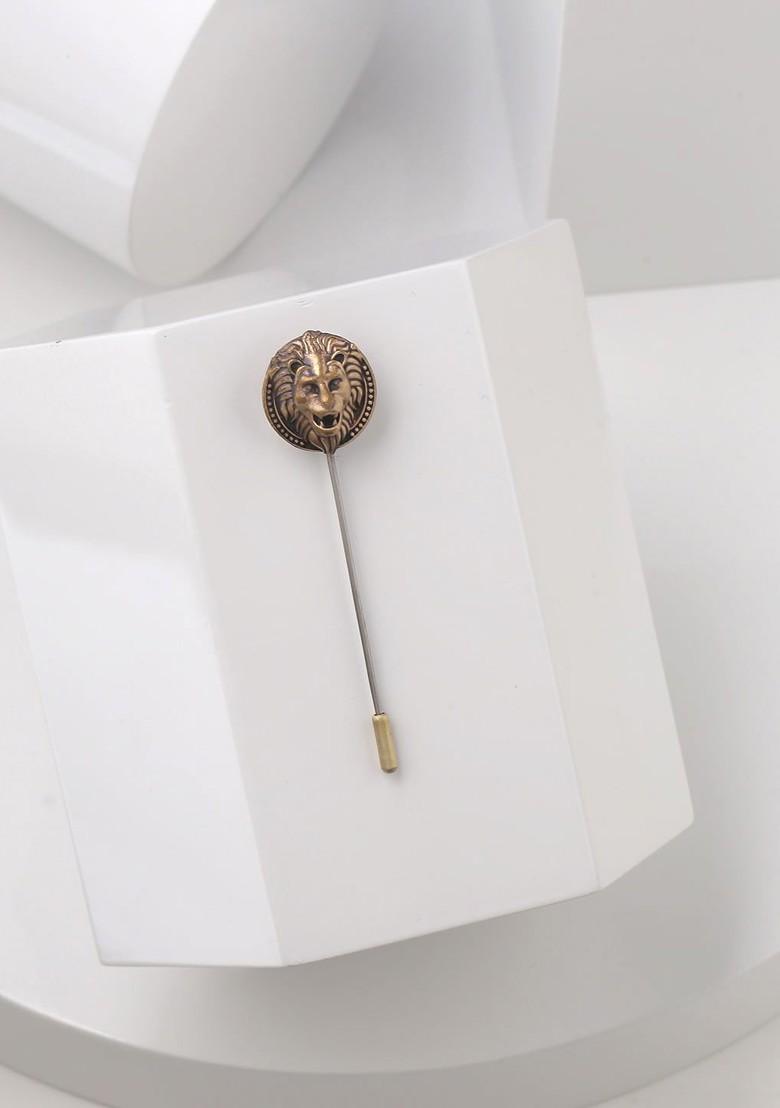 Men Gold Toned The Uber Lion Lapel Pin
